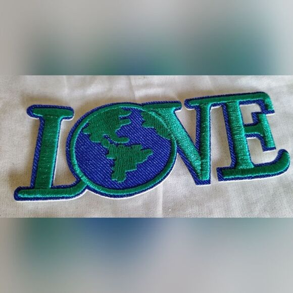 LOVE with World Patch/ÀPPLIQUE - Picture 1 of 3